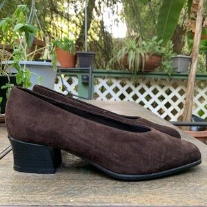 NWOT Mootsies Tootsies Brown EXHALE 8